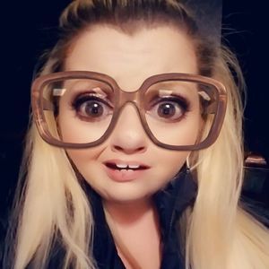 Meet your Posher, Alisha ann